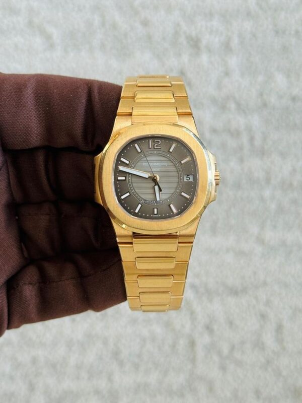 Patek Philippe Nautilus 7011/1R-010 Replica