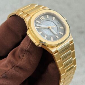 Patek Philippe Nautilus 7011/1R-010 Replica