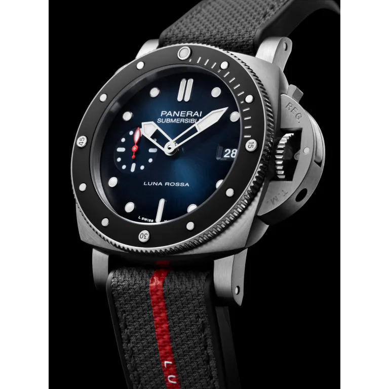 Panerai Submersible Luna Rossa 42mm PAM01565