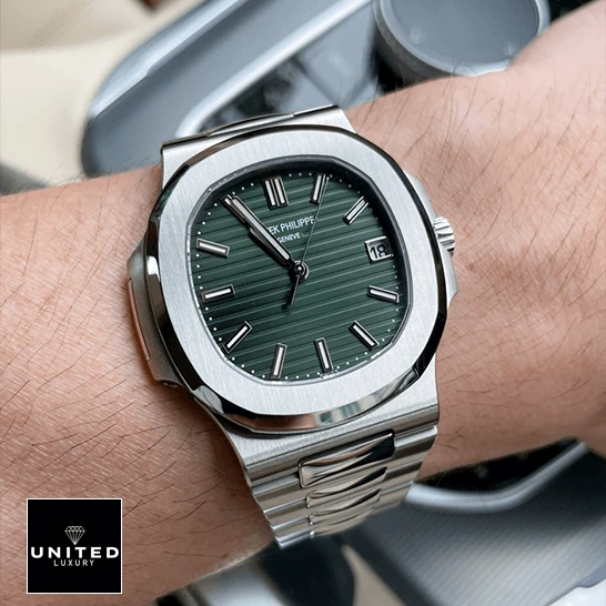 Patek Philippe Nautilus Green Replica 2 Patek Philippe Nautilus Steel 5711_1A-014 Green Dial Steel Replica on the wrist
