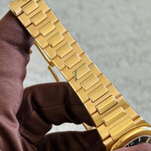Patek Philippe Nautilus 7011/1R-010 Replica