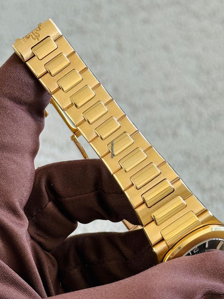 Patek Philippe Nautilus 7011/1R-010 Replica