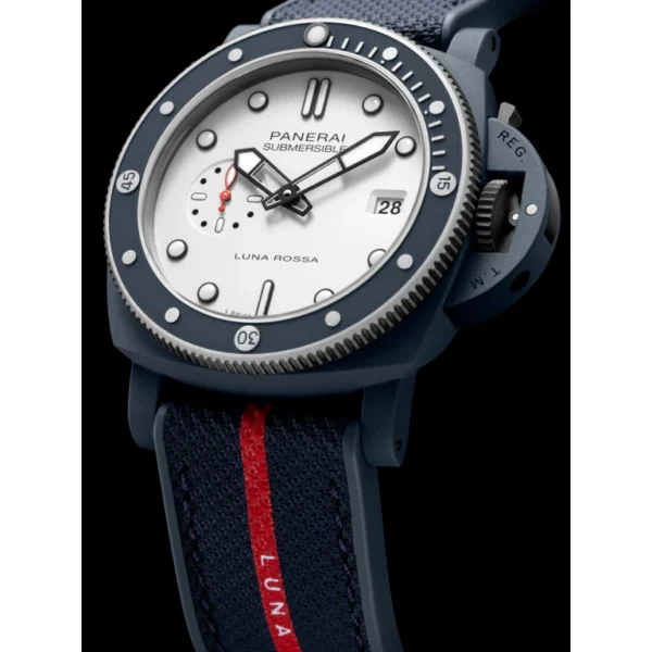 Panerai Submersible QuarantaQuattro Luna Rossa Ti-Ceramitech™ 44mm PAM01543