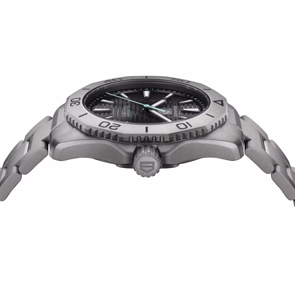 TAG Heuer Aquaracer Professional 200 Solargraph 40mm Mens Watch Titanium WBP1180.BF0000