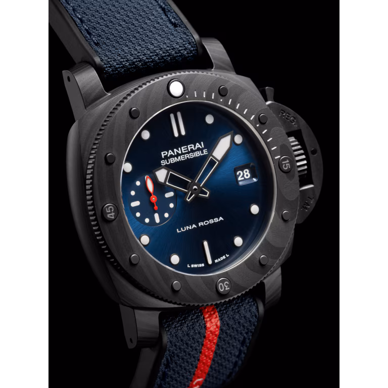Panerai Submersible Luna Rossa Carbotech™ 42mm PAM01563