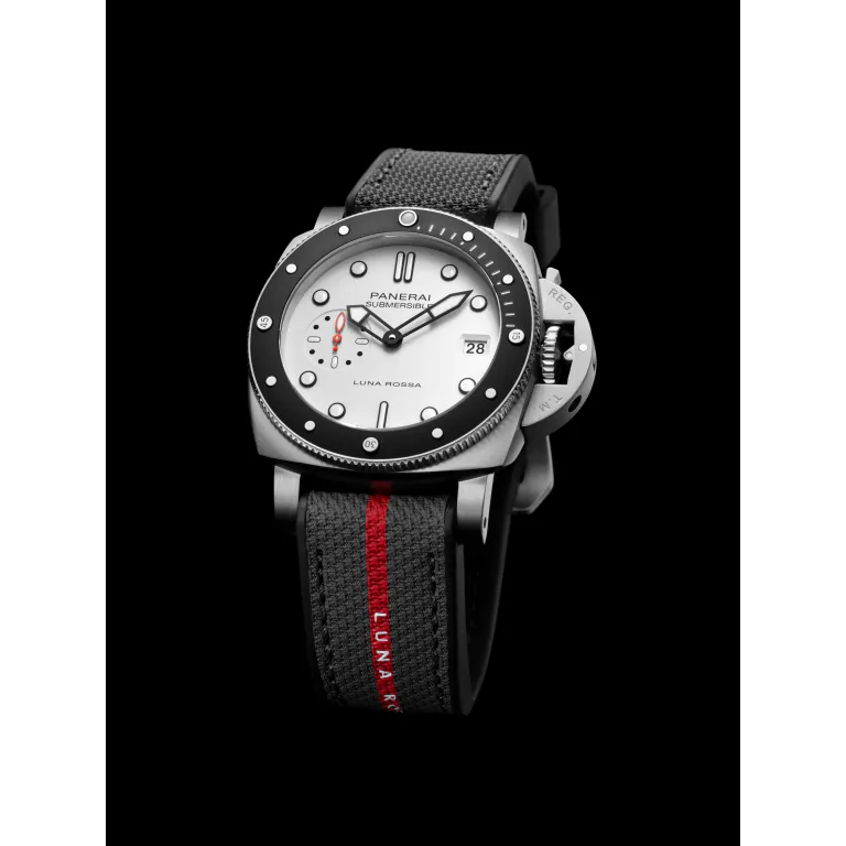 Panerai Submersible Luna Rossa 42mm PAM01579