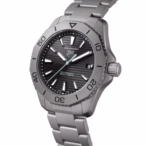 TAG Heuer Aquaracer Professional 200 Solargraph 40mm Mens Watch Titanium WBP1180.BF0000