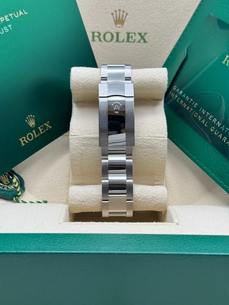 RLX Datejust 41mm Smooth Bezel White Roman Dial Jubilee - 126300
