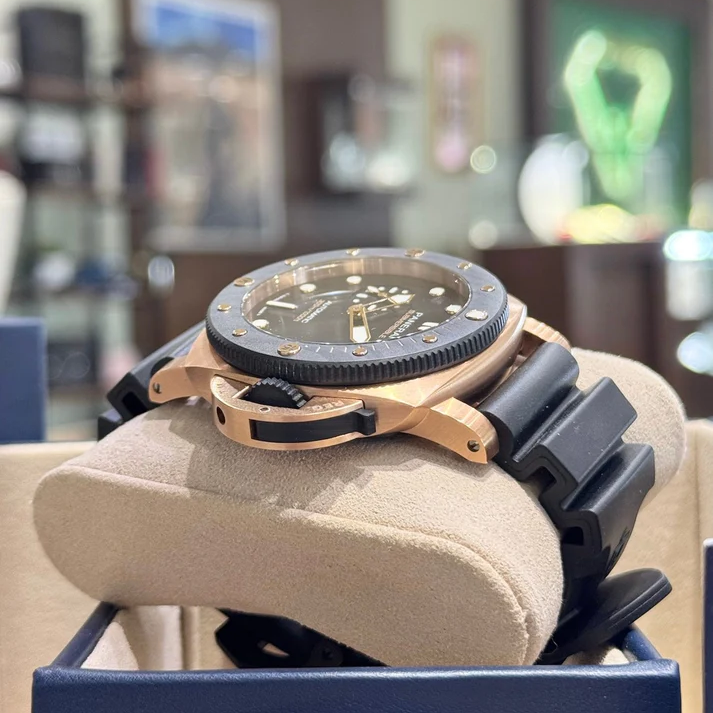 Panerai Submersible QuarantaQuattro Goldtech™ OroCarbo 44mm PAM02070