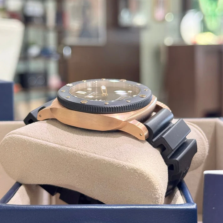 Panerai Submersible QuarantaQuattro Goldtech™ OroCarbo 44mm PAM02070
