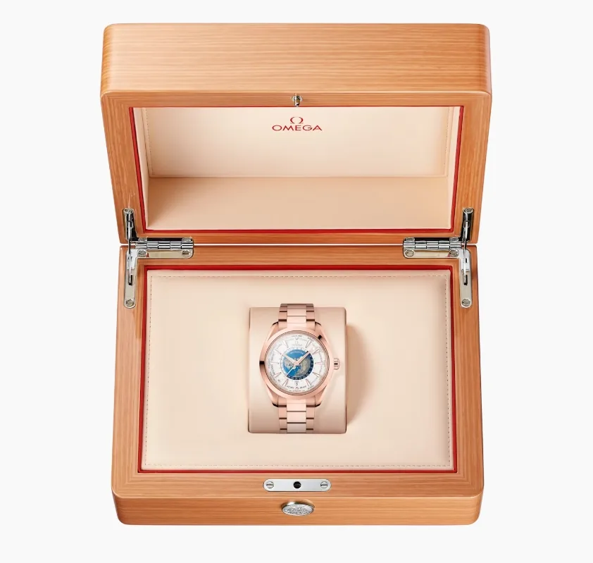 Omega AQUA TERRA 150M CO‐AXIAL MASTER CHRONOMETER GMT WORLDTIMER 43 MM