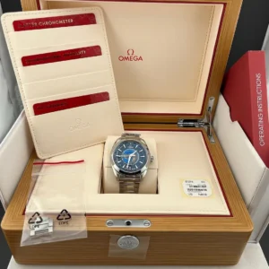 Omega AQUA TERRA 150M CO‐AXIAL MASTER CHRONOMETER GMT WORLDTIMER 43 MM