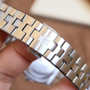 Vacheron Constantin Overseas Quartz 1225V/200A-B590 33MM Replica VC086