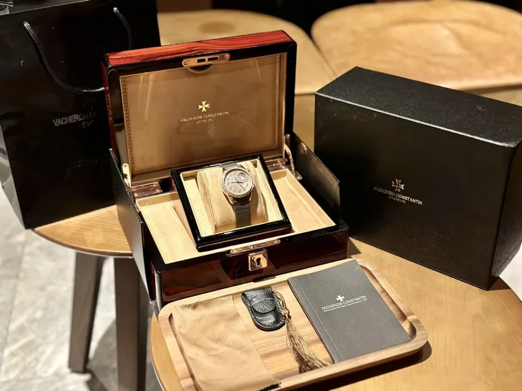Vacheron Constantin Égérie Moon Phase 8005F/000R-B498 37MM Replica VC035