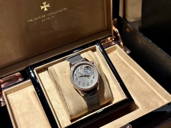Vacheron Constantin Égérie Moon Phase 8005F/000R-B498 37MM Replica VC035