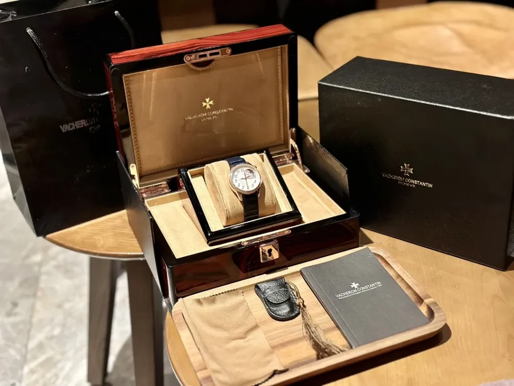 Vacheron Constantin Égérie Moon Phase 8005F/000R-B498 37MM Replica VC036
